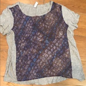 Gray short sleeve tee